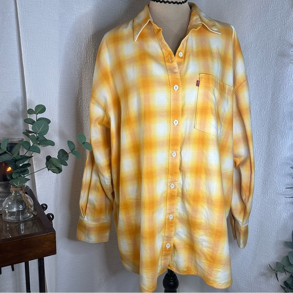 Levi's Women’s Yellow and White Plaid Casual Button-up Shirt w/Red Tab XL